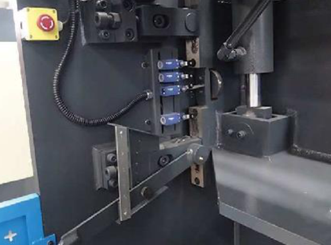 CNC NC Hydraulic Guillotine Shearing Machine Ball Clearance